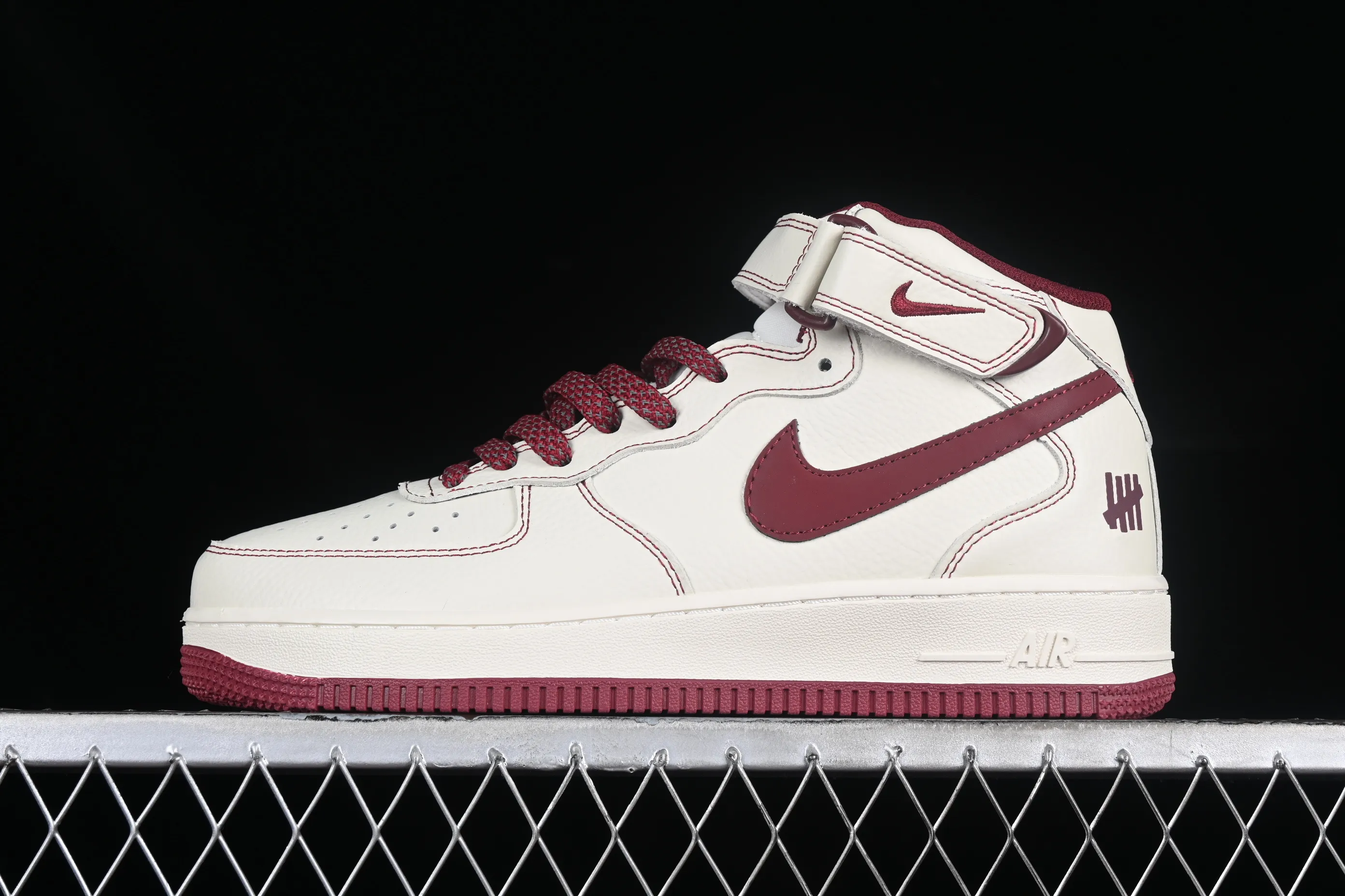 All categories Nk Air Force 1 Air Force series Nk Air Force 1 Mid Air Force mid-top Undefeated x Nk Air Force 1'07 Mid beige white red Air Force 1 mid-top casual sneakers UW2369-015